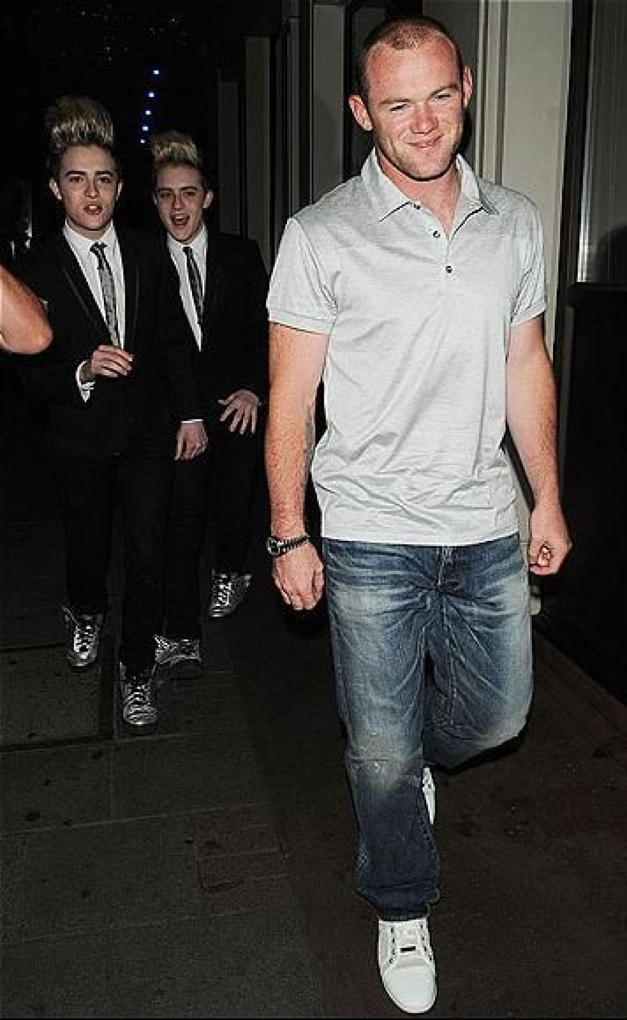 POZA ZILEI: Rooney a petrecut pana la 5 dimineata cu baietii de la Jedward!_1