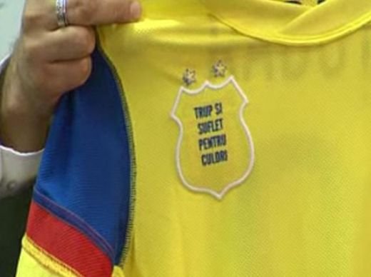 VIDEO: Steaua si-a tras echipament GALBEN! Vezi aici noile tricouri!_6