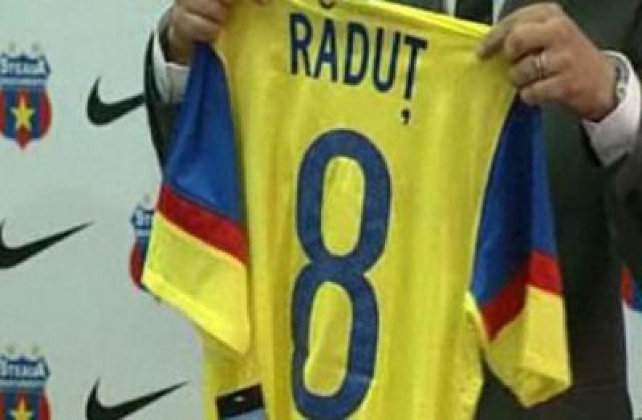 VIDEO: Steaua si-a tras echipament GALBEN! Vezi aici noile tricouri!_9