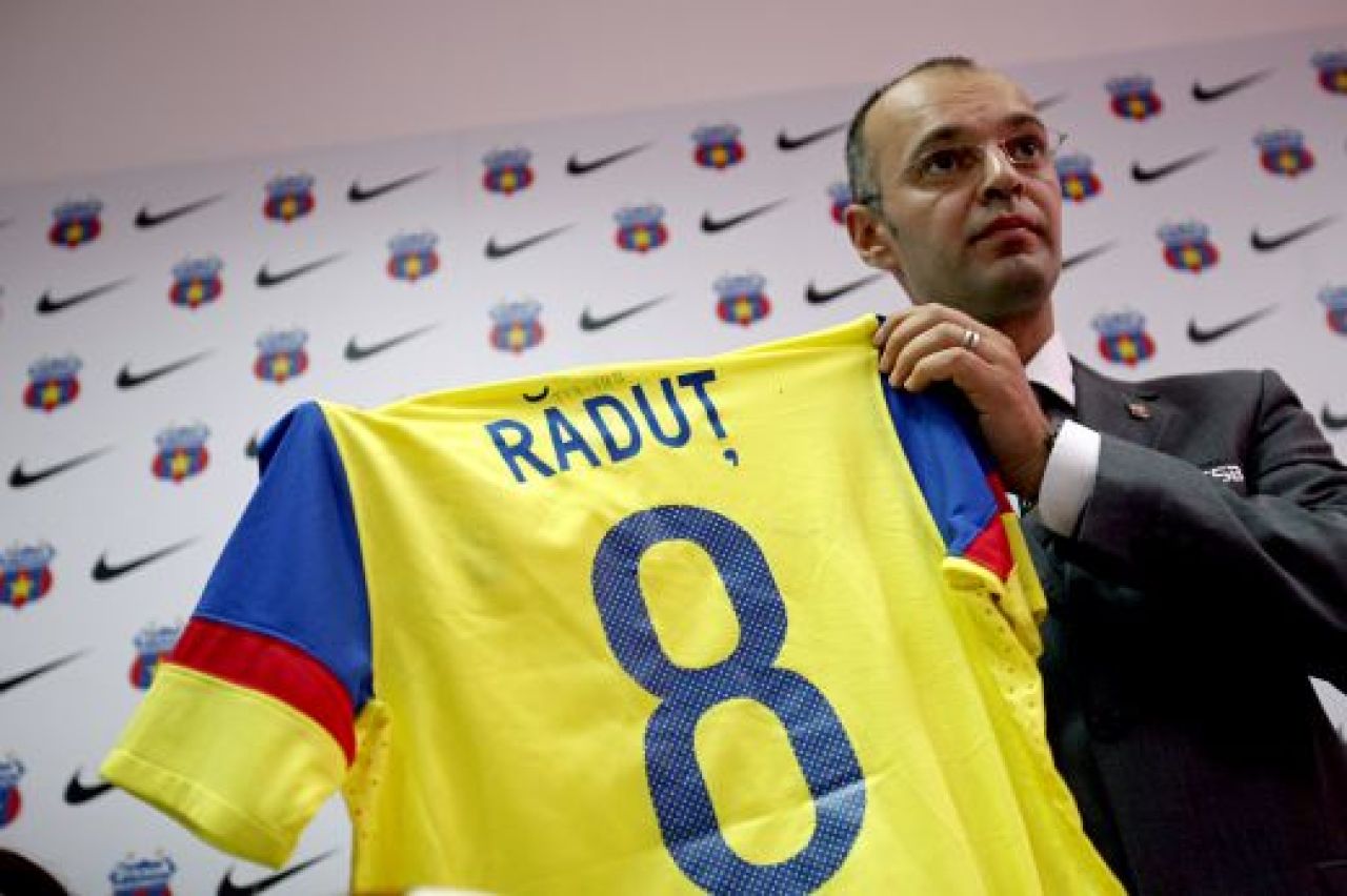 VIDEO: Steaua si-a tras echipament GALBEN! Vezi aici noile tricouri!_12