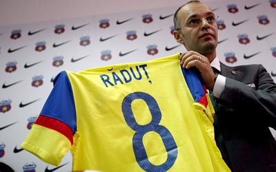 VIDEO: Steaua si-a tras echipament GALBEN! Vezi aici noile tricouri!_13