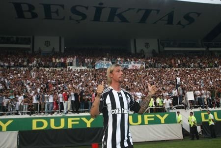 Vezi cum a fost primit Guti de cei 20.000 de spectatori pe stadionul lui Besiktas! VIDEO_6