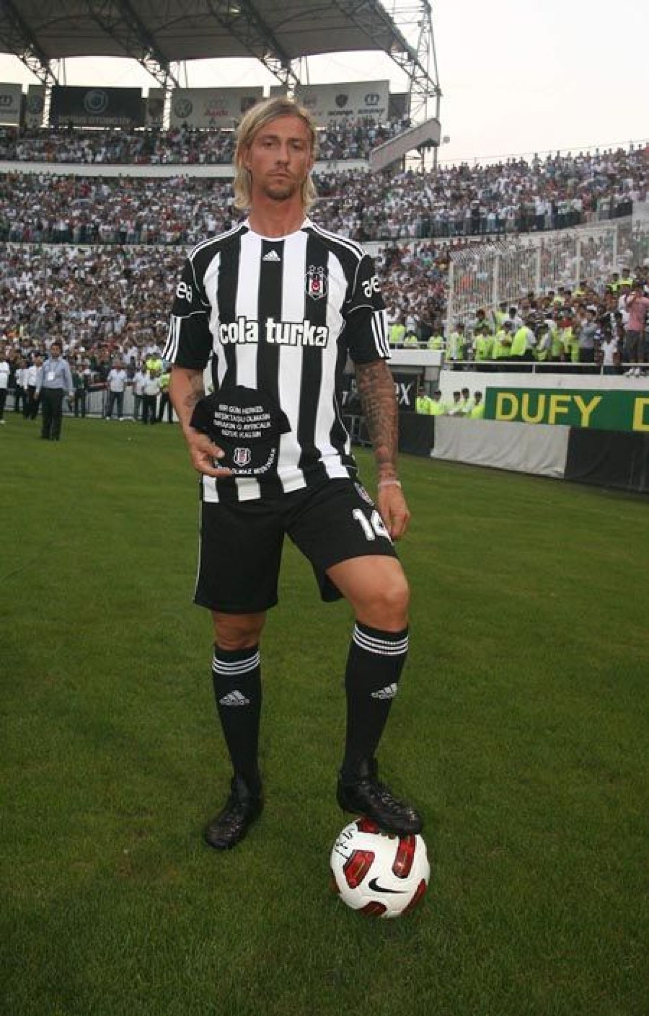 Vezi cum a fost primit Guti de cei 20.000 de spectatori pe stadionul lui Besiktas! VIDEO_8