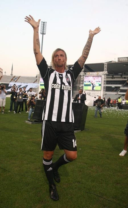 Vezi cum a fost primit Guti de cei 20.000 de spectatori pe stadionul lui Besiktas! VIDEO_15