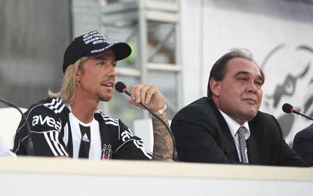 Vezi cum a fost primit Guti de cei 20.000 de spectatori pe stadionul lui Besiktas! VIDEO_22