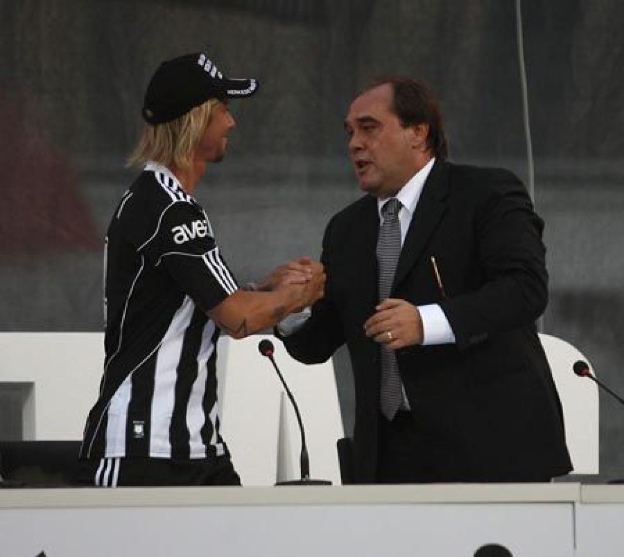 Vezi cum a fost primit Guti de cei 20.000 de spectatori pe stadionul lui Besiktas! VIDEO_23