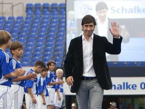 FOTO: Cat de RARA e imaginea asta: Raul, in tricoul lui Schalke! 