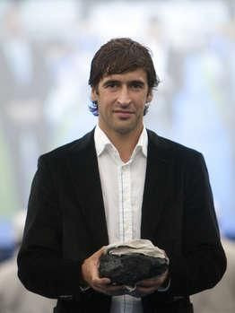 FOTO: Cat de RARA e imaginea asta: Raul, in tricoul lui Schalke! 