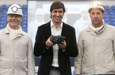 FOTO: Cat de RARA e imaginea asta: Raul, in tricoul lui Schalke! 