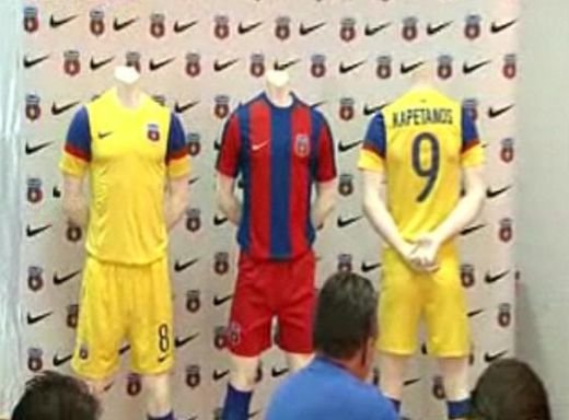 POANTA ZILEI! Atentie Steaua: Fanii lui Norwich, atacati de gandaci si insecte dupa ce si-au luat tricouri galbene!_8