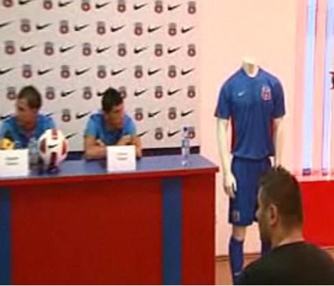 POANTA ZILEI! Atentie Steaua: Fanii lui Norwich, atacati de gandaci si insecte dupa ce si-au luat tricouri galbene!_9