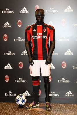 Milan si-a prezentat echipamentul intr-un super avion Airbus A380! 33 de poze