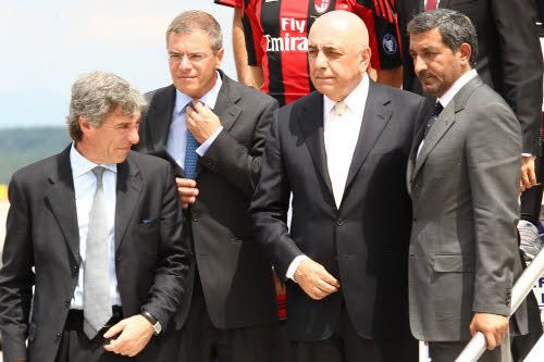 Milan si-a prezentat echipamentul intr-un super avion Airbus A380! 33 de poze_3