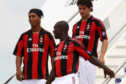 Milan si-a prezentat echipamentul intr-un super avion Airbus A380! 33 de poze_14