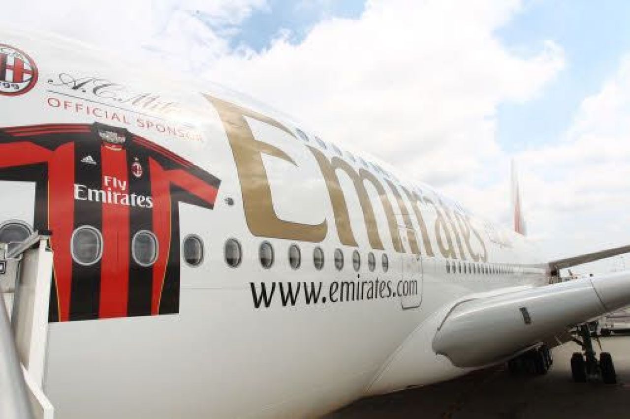 Milan si-a prezentat echipamentul intr-un super avion Airbus A380! 33 de poze_17