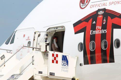 Milan si-a prezentat echipamentul intr-un super avion Airbus A380! 33 de poze_21