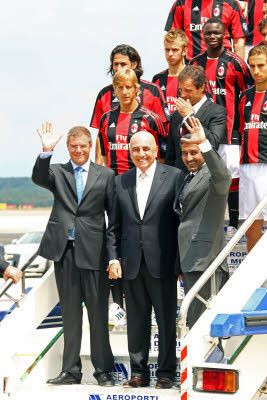 Milan si-a prezentat echipamentul intr-un super avion Airbus A380! 33 de poze_22