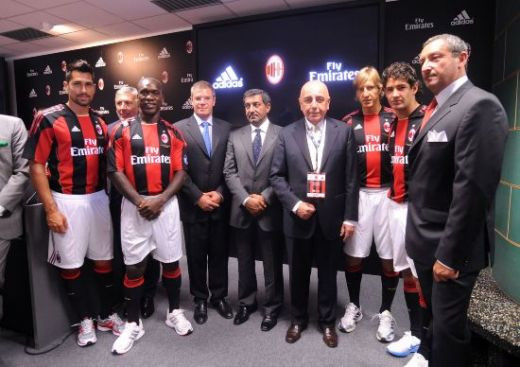 Milan si-a prezentat echipamentul intr-un super avion Airbus A380! 33 de poze_28