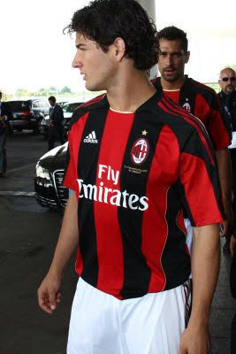 Milan si-a prezentat echipamentul intr-un super avion Airbus A380! 33 de poze_32