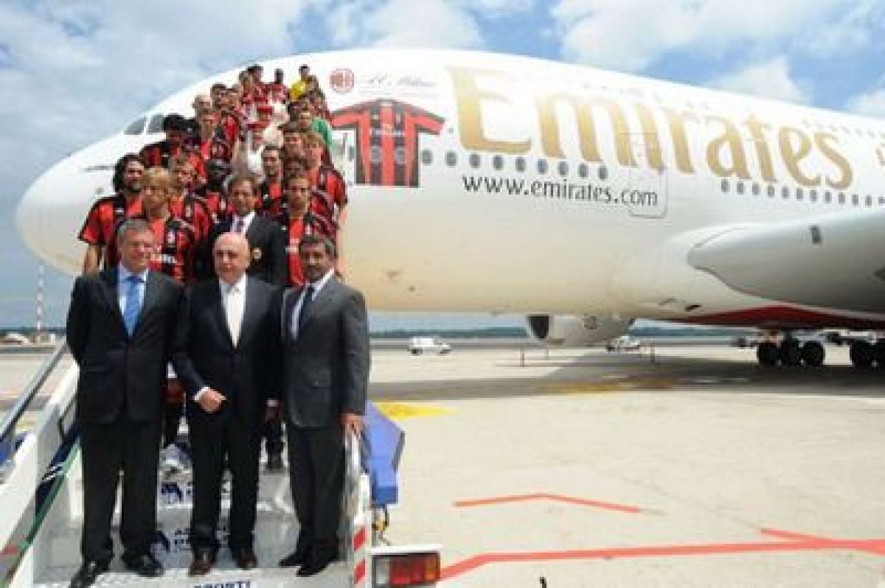 Milan si-a prezentat echipamentul intr-un super avion Airbus A380! 33 de poze_34
