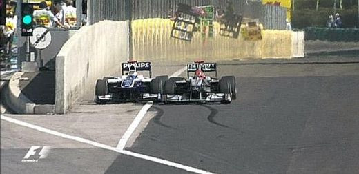 SOCANT! Schumacher a facut manevra MORTII cu Barrichello! FOTO