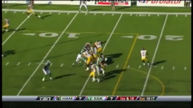 SENZATIONAL! Un jucator de fotbal american face jonglerii ca Ronaldinho si Cristiano Ronaldo dupa un eseu! VIDEO