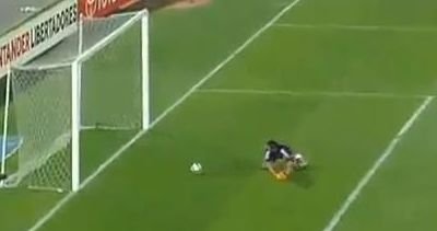 Un portar de zile mari: are o problema - nu poate sa prinda mingea! VIDEO