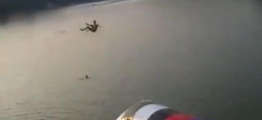 Numai in Rusia mai vezi asa ceva: cum faci o femeie sa ZBOARE?