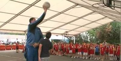 Bjelanovici de la CFR si-a masurat fortele cu Ghita Muresan... la baschet! Vezi cine a castigat: