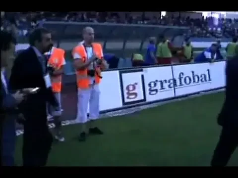 Giulesti RELOADED! :) Jucatorii de la Steaua Rosie s-au trezit pe intuneric cu Slovan! S-a stins nocturna VIDEO