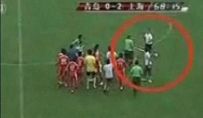 VIDEO / Ce ar fi patit Onicas in China! Iata cum isi fac dreptate fanii cand ii supara arbitrul :))