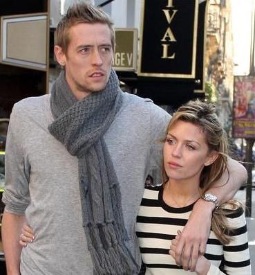 FOTO / Abbey Clancy este devastata dupa ce a aflat ca Peter Crouch a inselat-o cu o prostituata:_2
