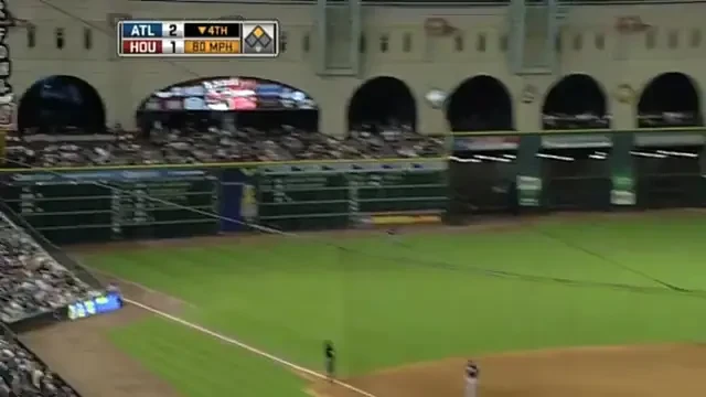 VIDEO Cum poti scapa de iubita si deveni faimos: o lasi s-a incase O MINGE in direct!