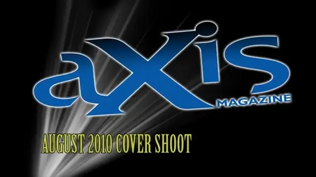 VIDEO SI FOTO HOT!!! Miss iulie de la Playboy s-a apucat de fotbal american... in chilotei :)