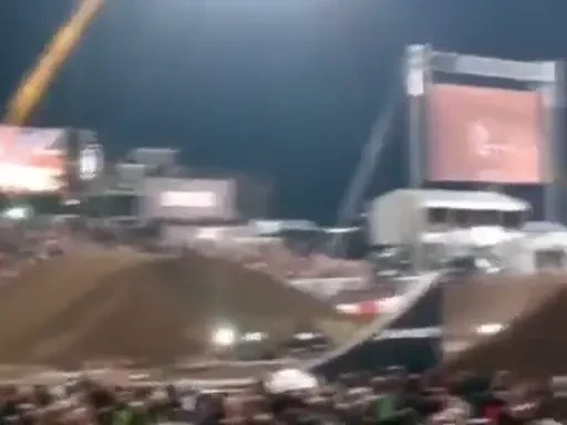 A ZBURAT in multime cu MOTOCICLETA!