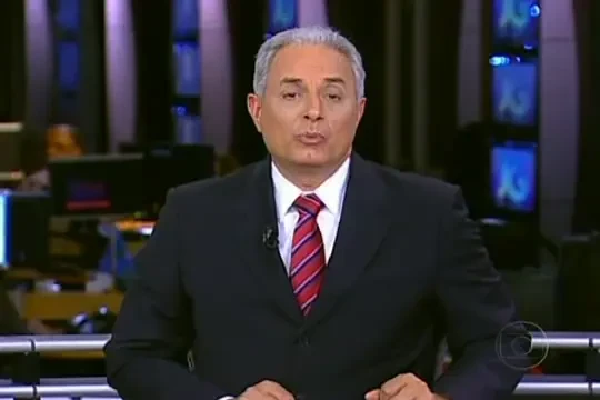 VIDEO A luat foc intr-un avion de 230 de kg si s-a parasutat cu el!