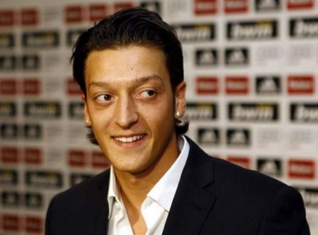 Ozil a fost prezentat OFICIAL la Real: