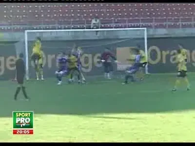 Cat timp a trecut de cand n-a mai jucat Alexe: A uitat cum sa-si incalte ghetele! :))