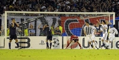 VIDEO / STUPID dar frumos! Vezi AUTOGOLUL care va intra istoria Champions League!