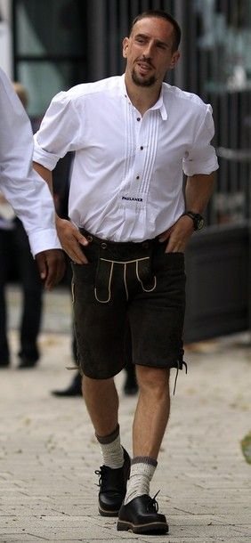 SUPER FOTO: Jucatorii lui Bayern au facut-o LATA cu BERE! Ribery si Tymoschuk, singurii care nu au baut :)_7