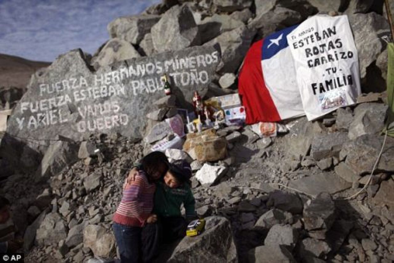 VIDEO / Un fost fotbalist a fost PRINS in mina de la San Jose, Chile! 33 de oameni au supravietuit miraculos:_9