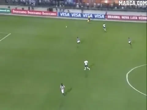 VIDEO / Ce grea e viata de arbitru! Un tusier a fost FAULTAT fara mila :))