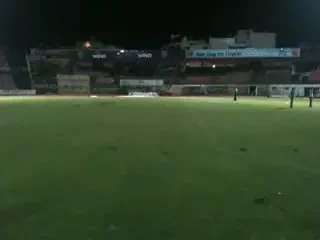 VIDEO Cum sa sabotezi un stadion! 80 de MASCATI au SAPAT gazonul!