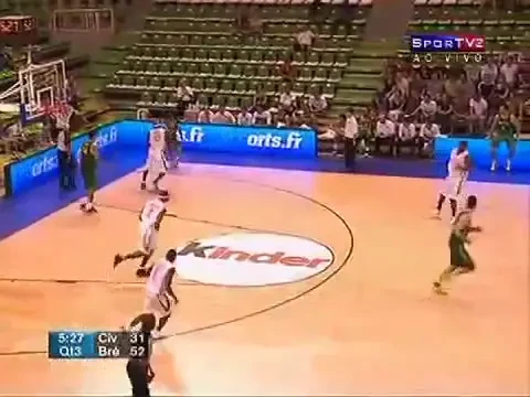 VIDEO Ce faci cand un rival este la pamant? Il calci cu SETE pe CAP! Imagini scandaloase!