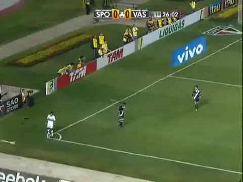 VIDEO / A rupt steagul de la coltul terenului de nervi si... ghici! A fost pus sa-l REPARE :))