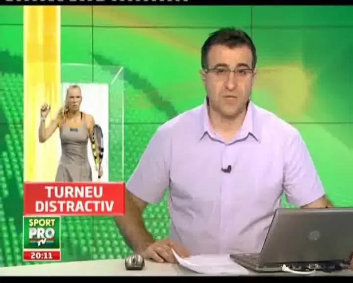 VIDEO / Prietena Soranei Carstea, Wozniaki face top-less pe plaja inainte de US Open