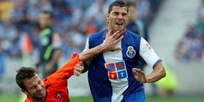 Rapid nu l-a luat pe Maftei, dar a transferat un fundas care a luat Cupa UEFA cu Mourinho!