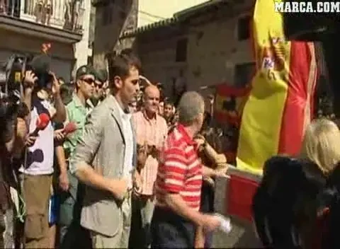 Casillas e REGE in Spania! 1500 de oameni l-au asteptat acasa!
