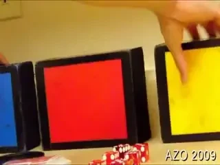 EL este cel mai talentat om din lume: se imbraca dintr-o saritura si stie 1000 de jonglerii!