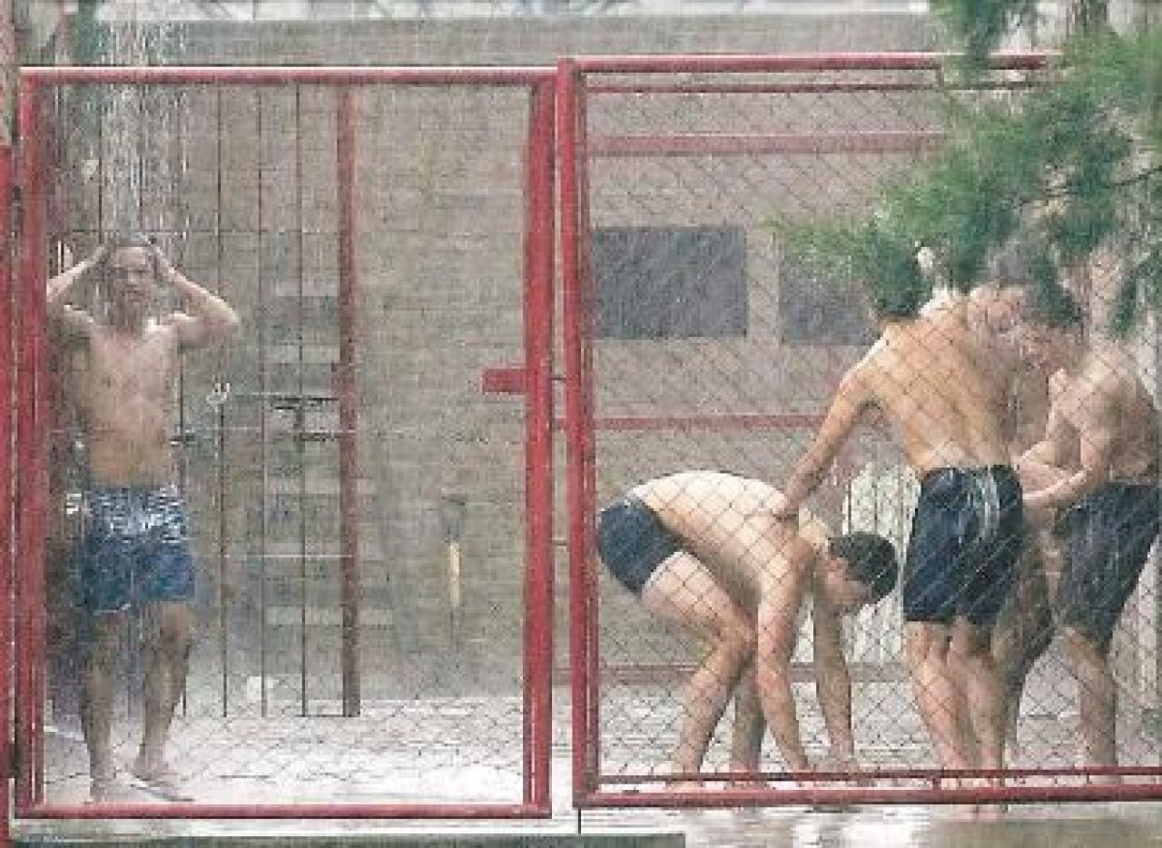 FOTO / Dansand in ploaie…dezbracati!_1